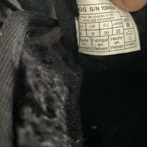 UGG Neumel Boot lined in upcycled UGGplush Size 8 Color Black - Picture 8 of 13